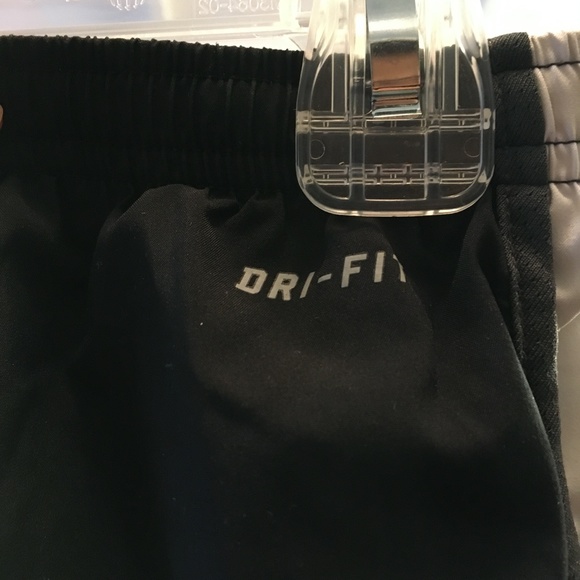 Nike Girls Black Shorts - Picture 3 of 4